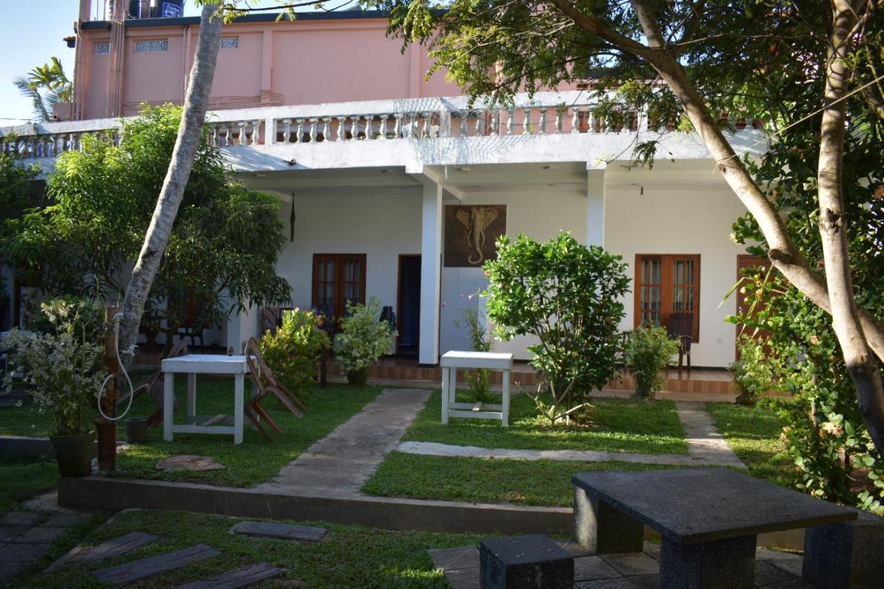 Aroma Guest House Мирисса Экстерьер фото